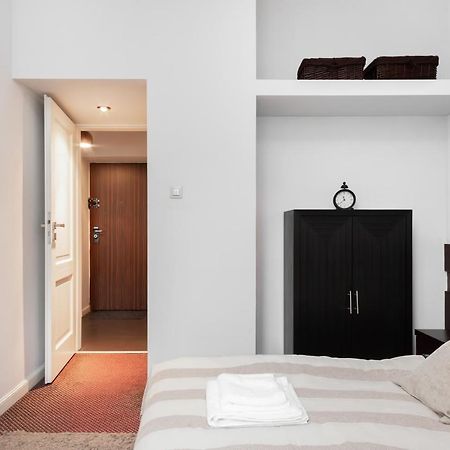 Stars Apartaments City Center By Noclegi Renters Варшава Экстерьер фото